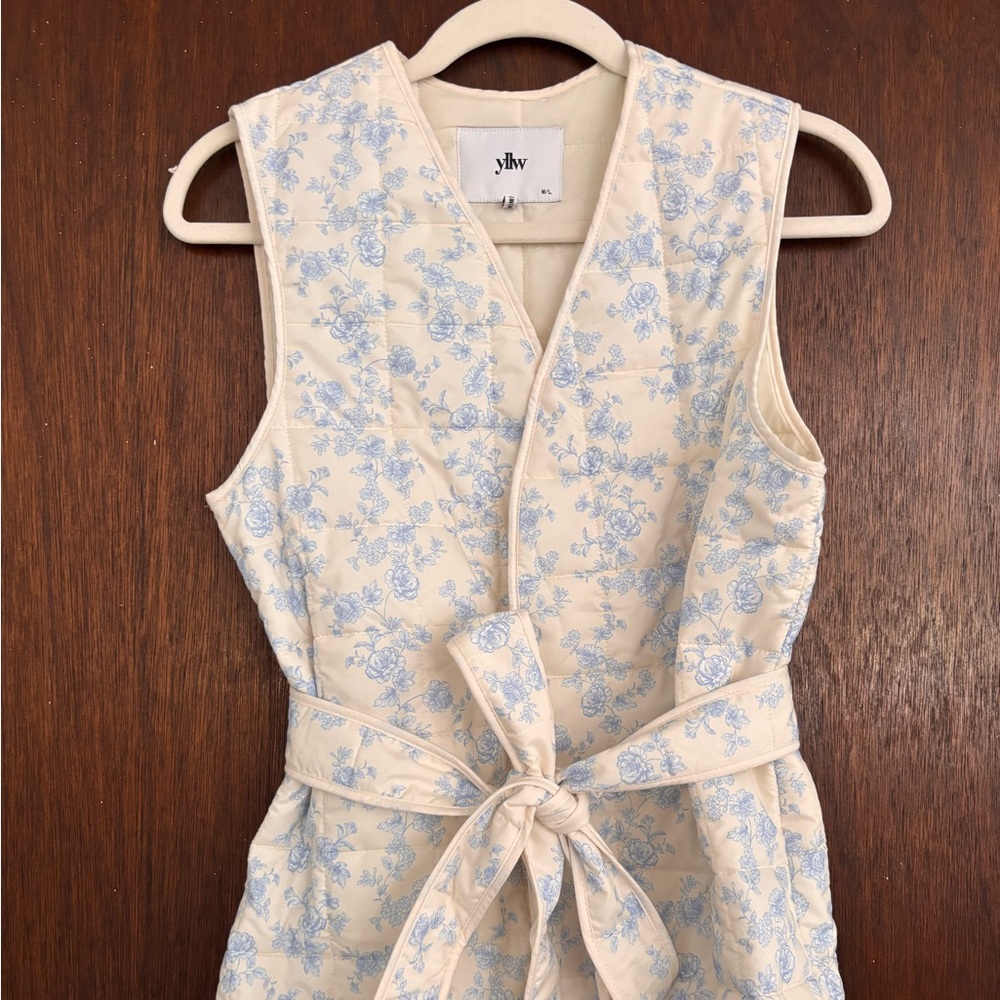 Yellow the Label quilted vest (white/blue)
